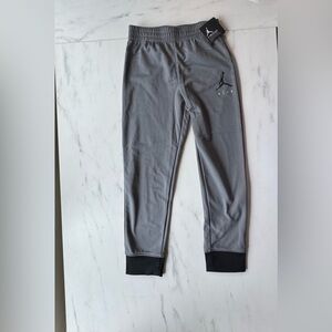 Jordan Boys Size 7 Gray Jogger Pants Jumpman Logo Athletic NWT Youth 6-7